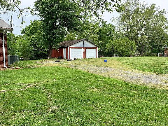 Detached garage