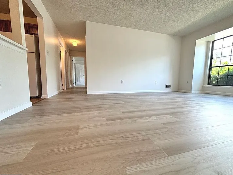 27 Joyner Ct — Photo 1