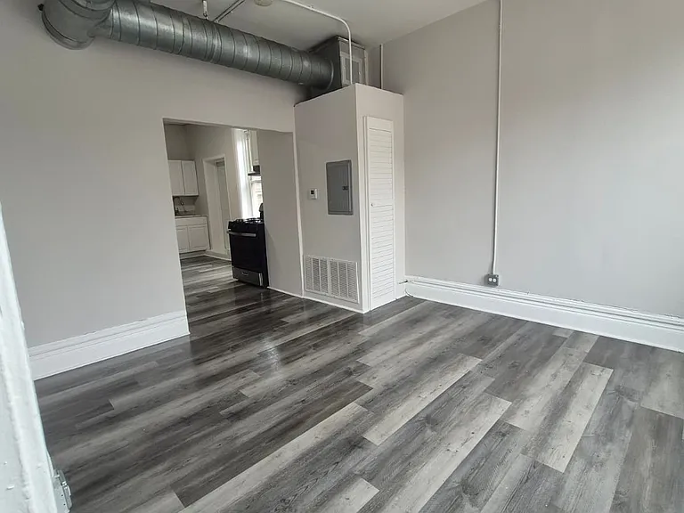 2219 S Oakley Ave #1F — Photo 7