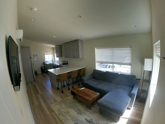 3rd image of 15096 Berkshire Cir #3