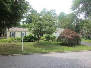 4 Rustic Rd, Miller Place, NY 11764