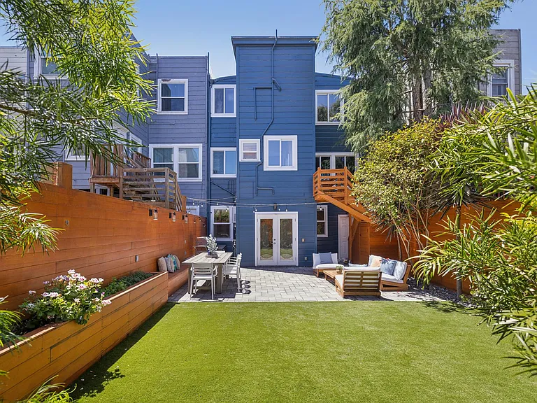 686 19th Ave — Photo 44