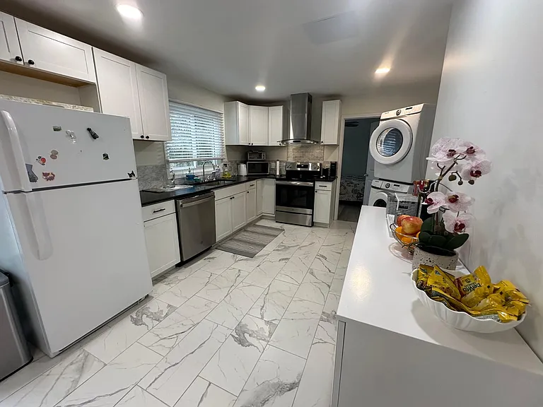 215 Eastern Heights Dr #1 — Photo 14