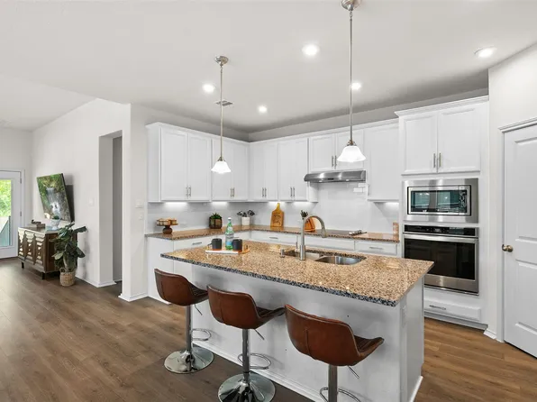 211 Brookside St, Hutto, TX 78634