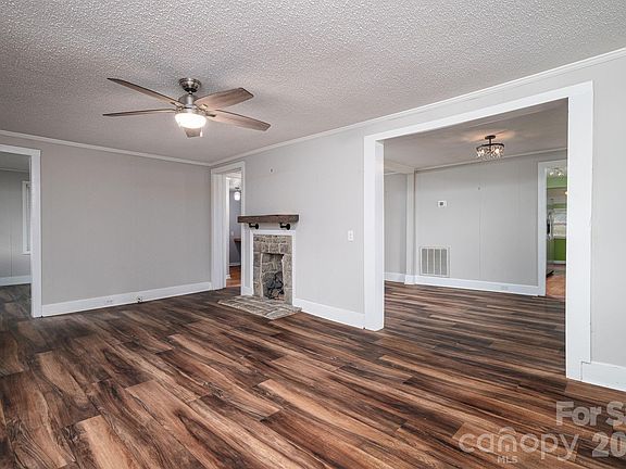 4th image of 1040 Laurel Ln