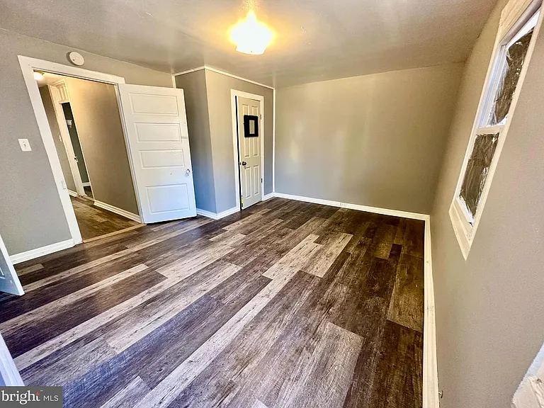 405 Lawrence St — Photo 5