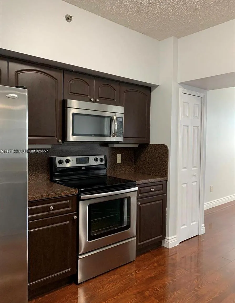 3 bed, 1333 sqft, $3,500 — Photo 1