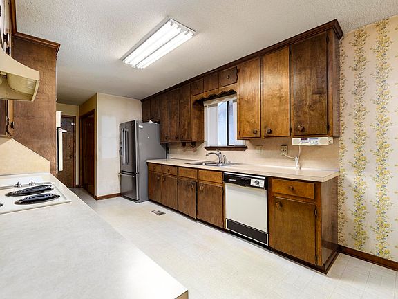 4th image of 3112 Valley Park Dr