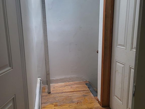 4th image of 521 Tinton Ave #2R