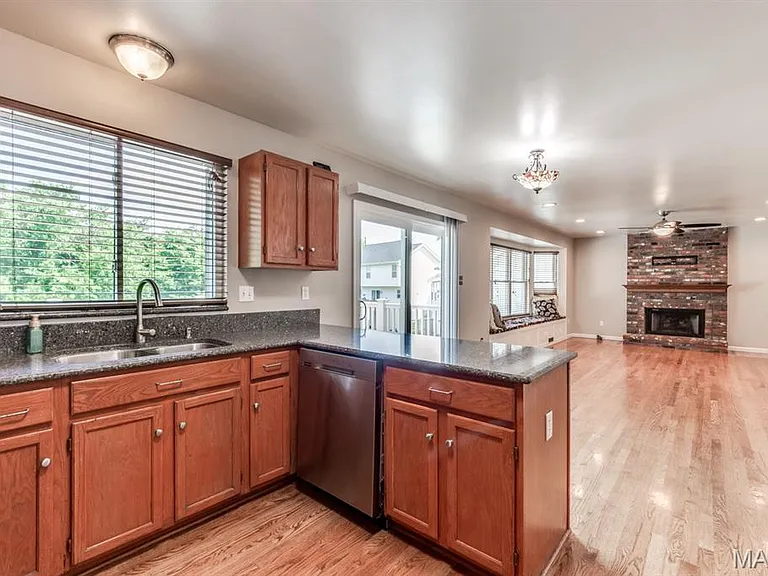 340 Emmanuel Ct — Photo 16