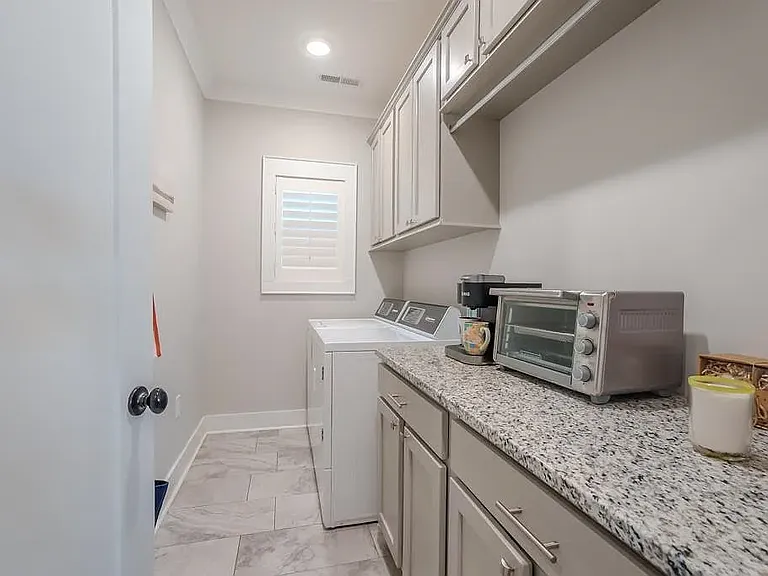 127 Ashbey Cir — Photo 7