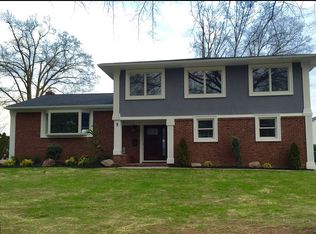 5 Rolling Hill Way, Clark, NJ 07066