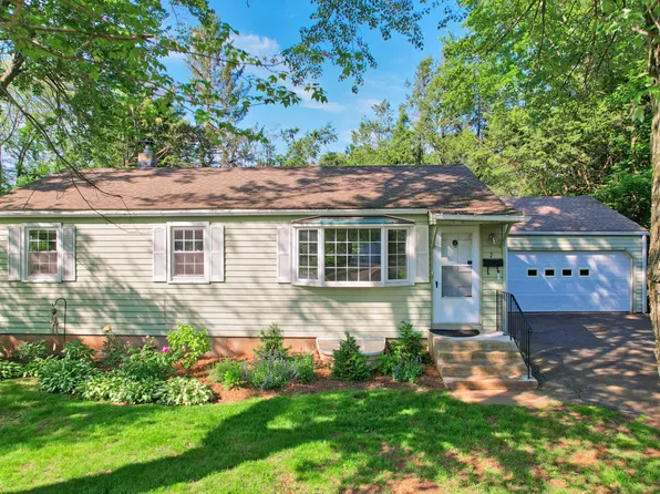 7 Pickett Lane, Farmington, CT 06085