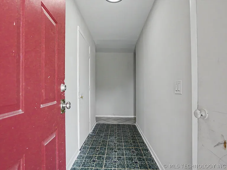10311 E 5th St — Photo 2