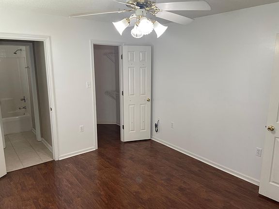 3rd image of 3812 Pondside Cir
