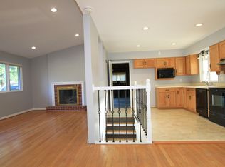 121 Vlasis Dr, Ballwin, MO