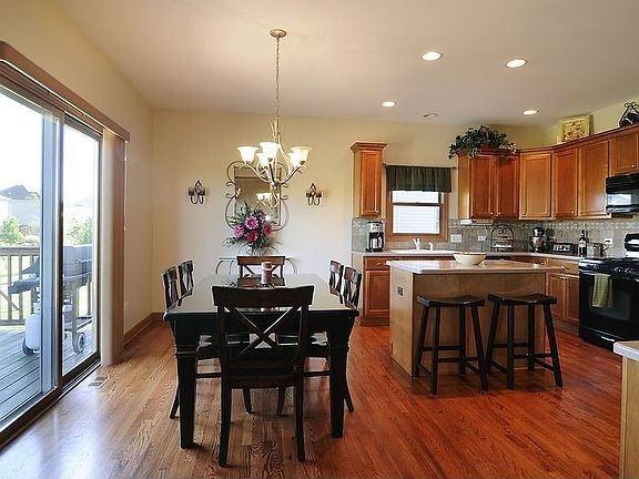 3rd image of 411 Sudbury Cir