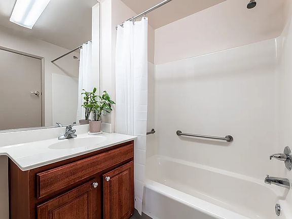 5th image of 2455 Colorado Blvd #45a8ab97e