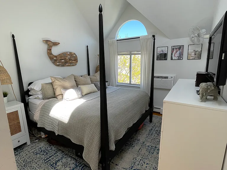 595 Putnam Ave — Photo 11