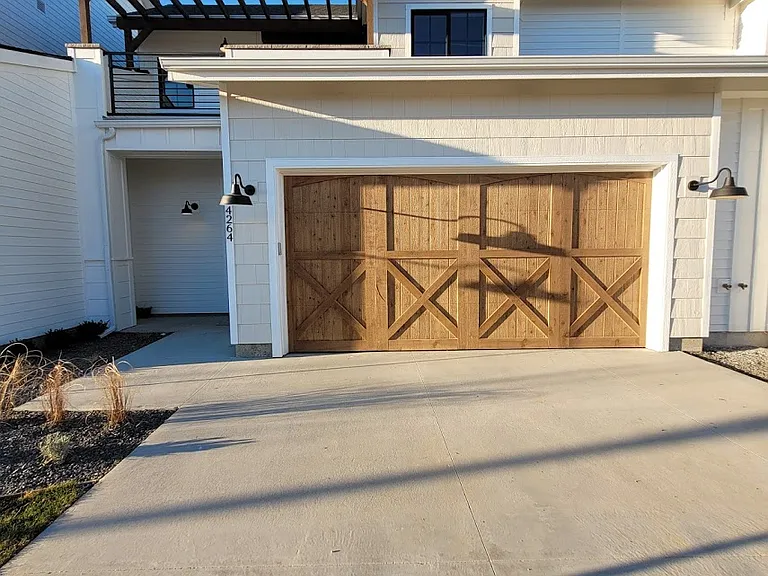 4264 W Lovegood Ln — Photo 1