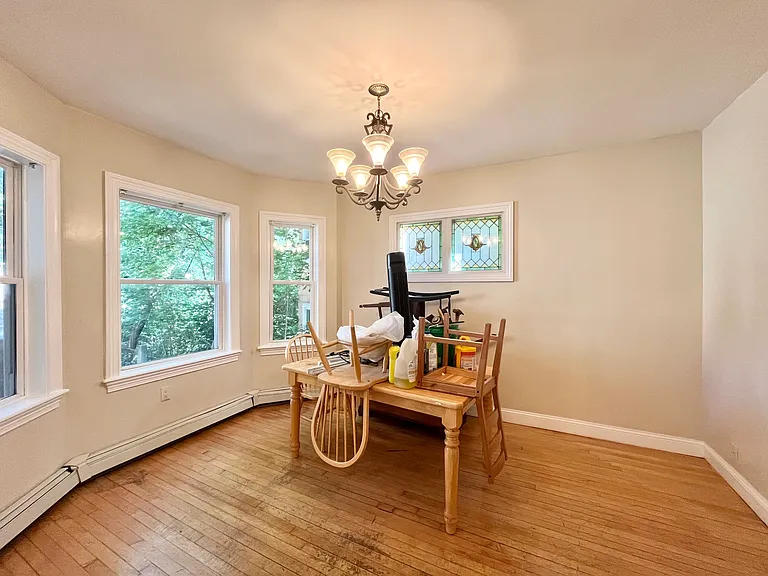 19 Park View St — Photo 4