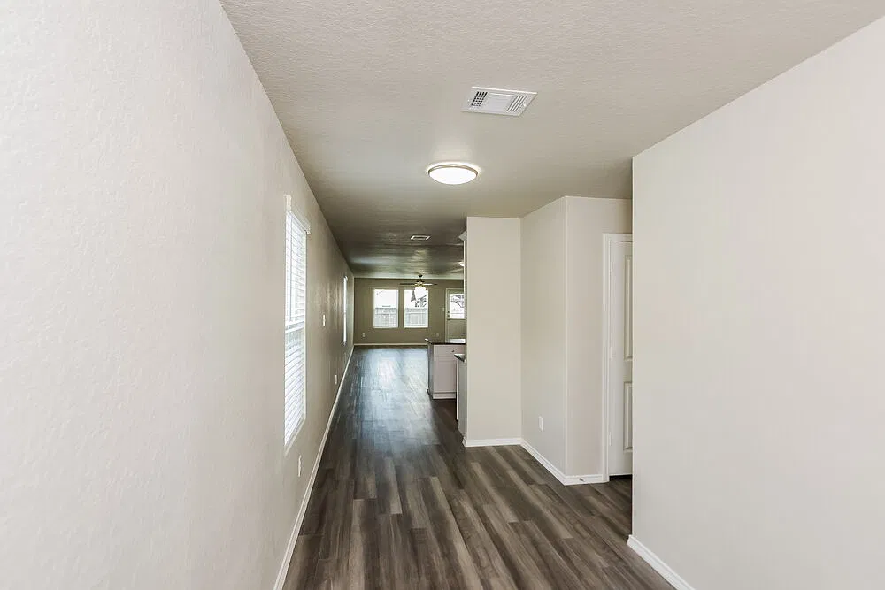 4 bed, 2.0 bath, 1697 sqft, $1,705 — Photo 3