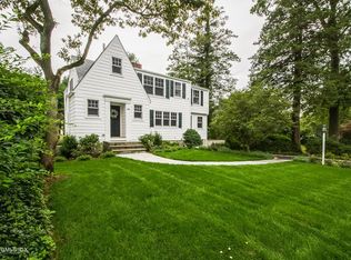 28 Oval Ave, Riverside, CT 06878