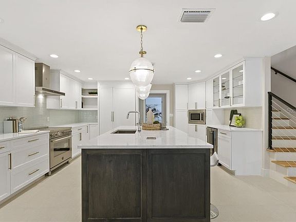 4th image of 576 W Davis Blvd