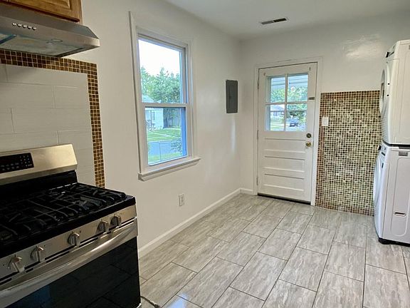 3rd image of 211 Darlington Ave
