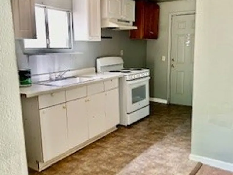 18492 Rozier Ave — Photo 6