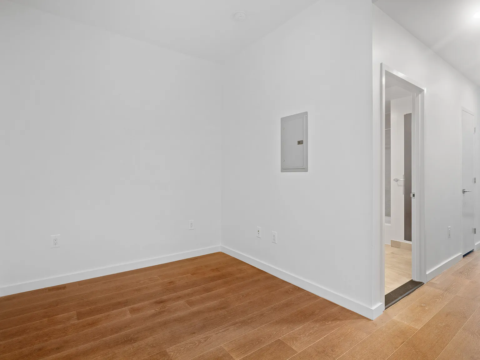 28-18 Steinway Avenue — Photo 2