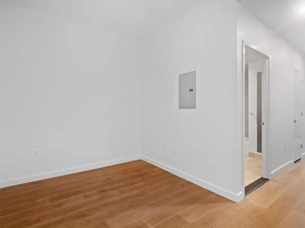 28-18 Steinway Street image 3 of 15