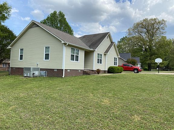 3rd image of 81 Candlewick Dr