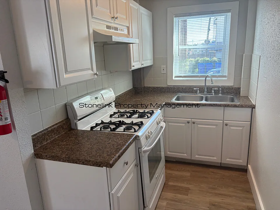4 Six Baldwin Street 278 Lonsdale Ave