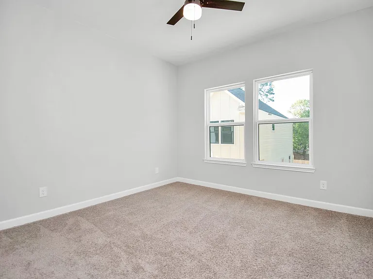 2355 Hoskins Dr — Photo 33