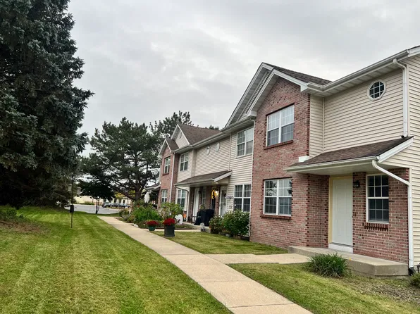 11702 Parkway Dr #8, Roscoe, IL 61073