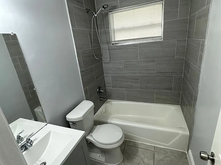 2100 Palafox St — Photo 13
