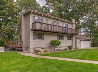 2491 Arlington Rd, Columbus, MI 48063