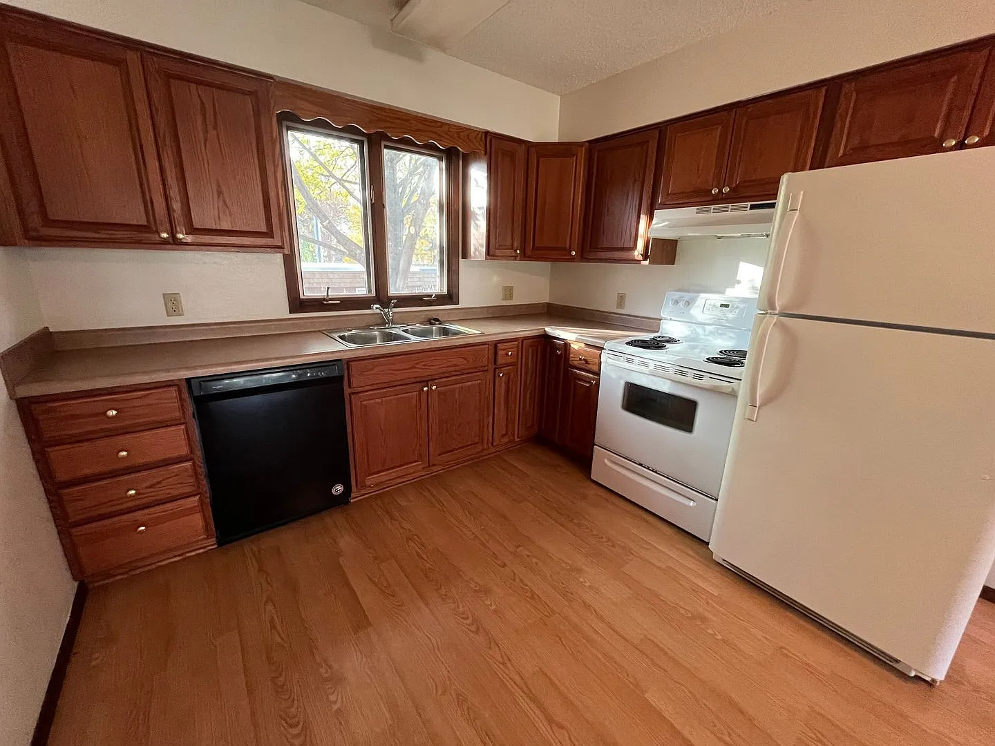 615 6th St NE — Photo 3