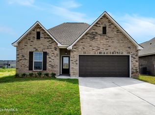 402 McGillis Ln, Youngsville, LA 70592