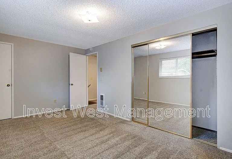 710 NE 15th Ave — Photo 14