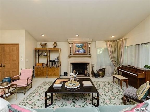 3rd image of 44 Eaton Ct