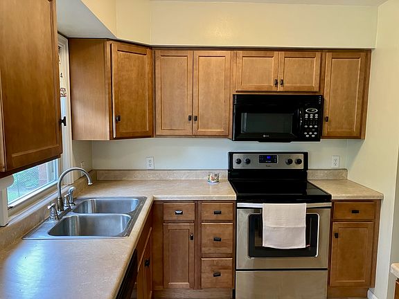4th image of 940 N Dement Ave