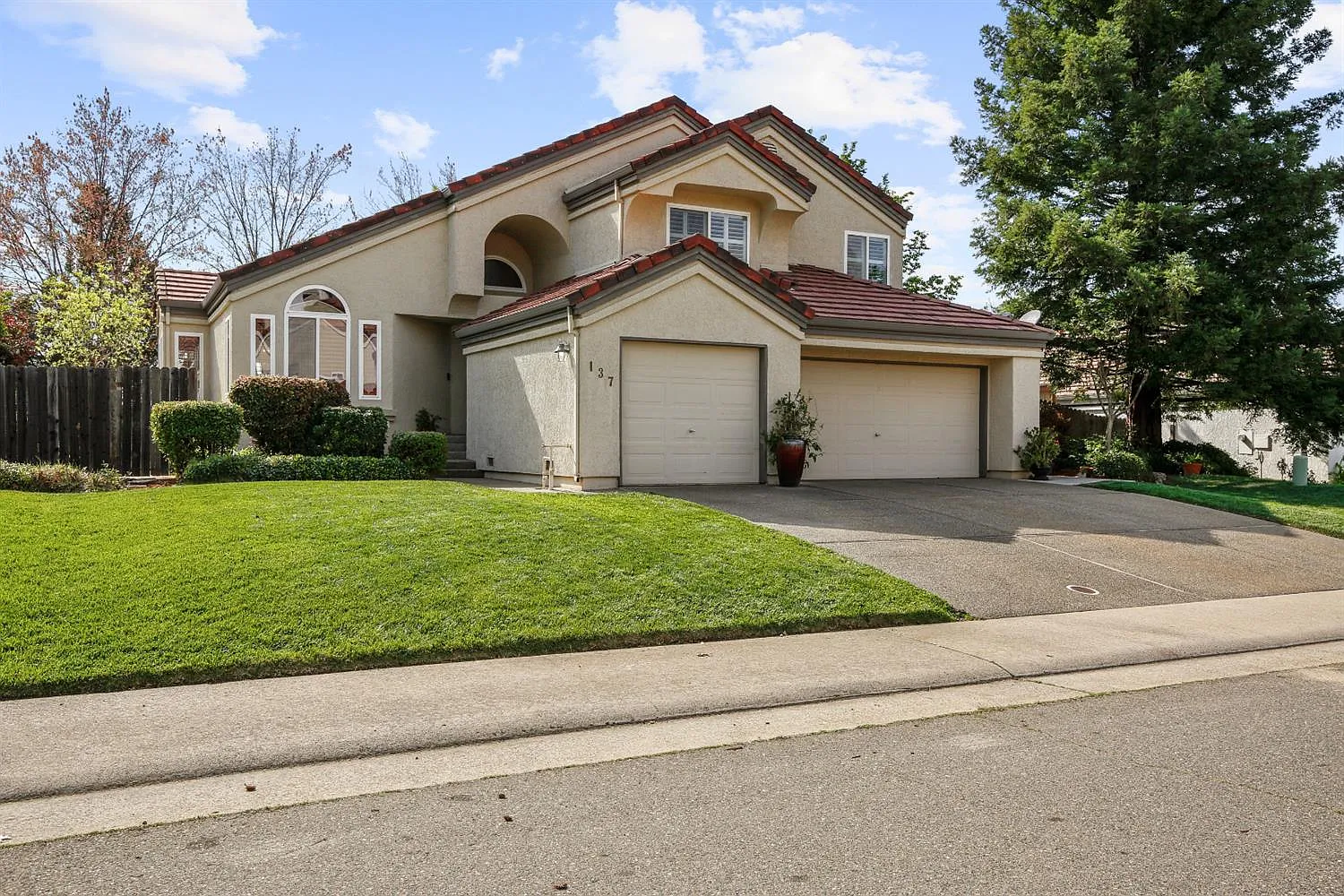 137 Penwood Ln photo 1