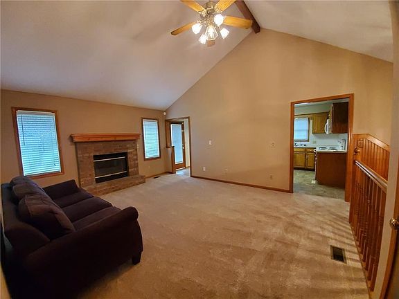 3rd image of 1217 SW Hillsboro Dr