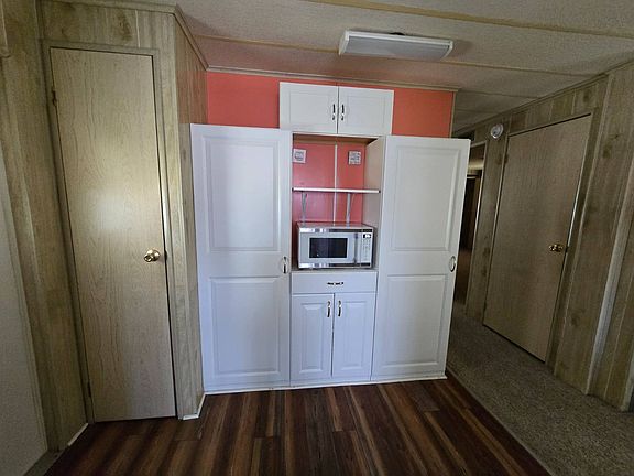 5th image of 370 Alpine Dr