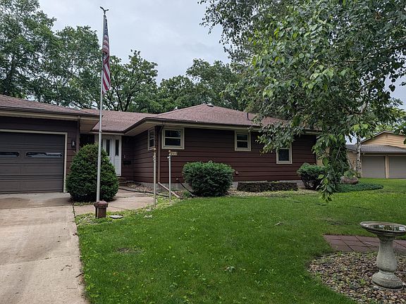 3rd image of 2113 Country Club Dr NE