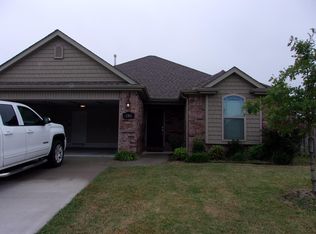 200 Cisterna Dr, Centerton, AR 72719