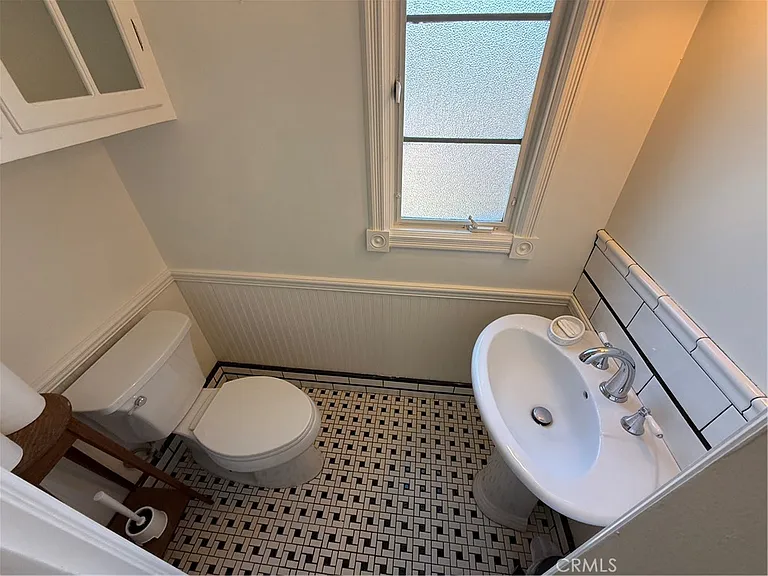 929 E Grand Blvd — Photo 10