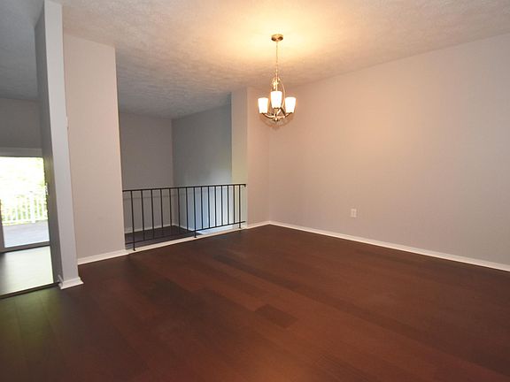 Dining room pic 1